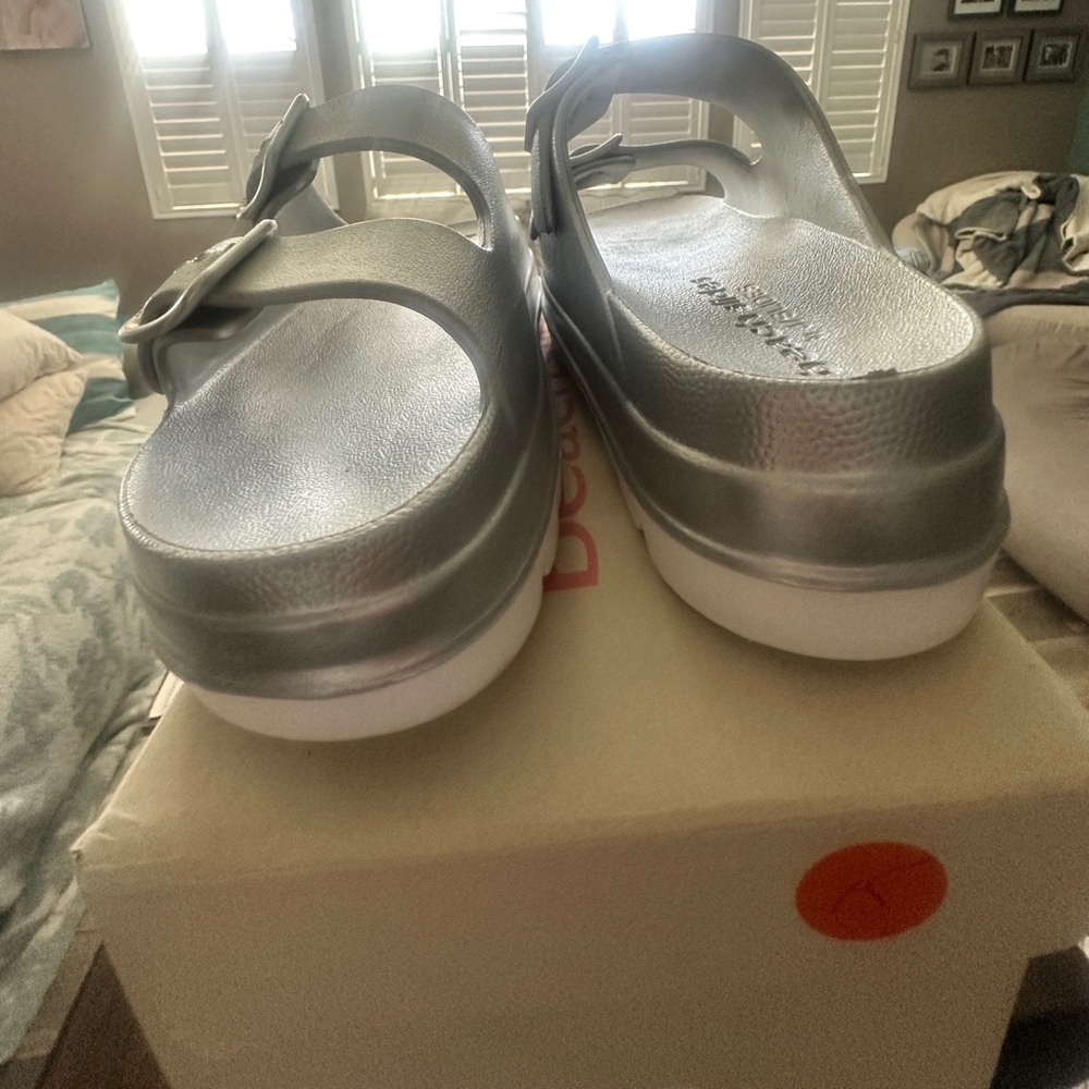 NIB J/Slides Silver Metallic Double Band Buckle Sandals Size 9 - Picture 6 of 6
